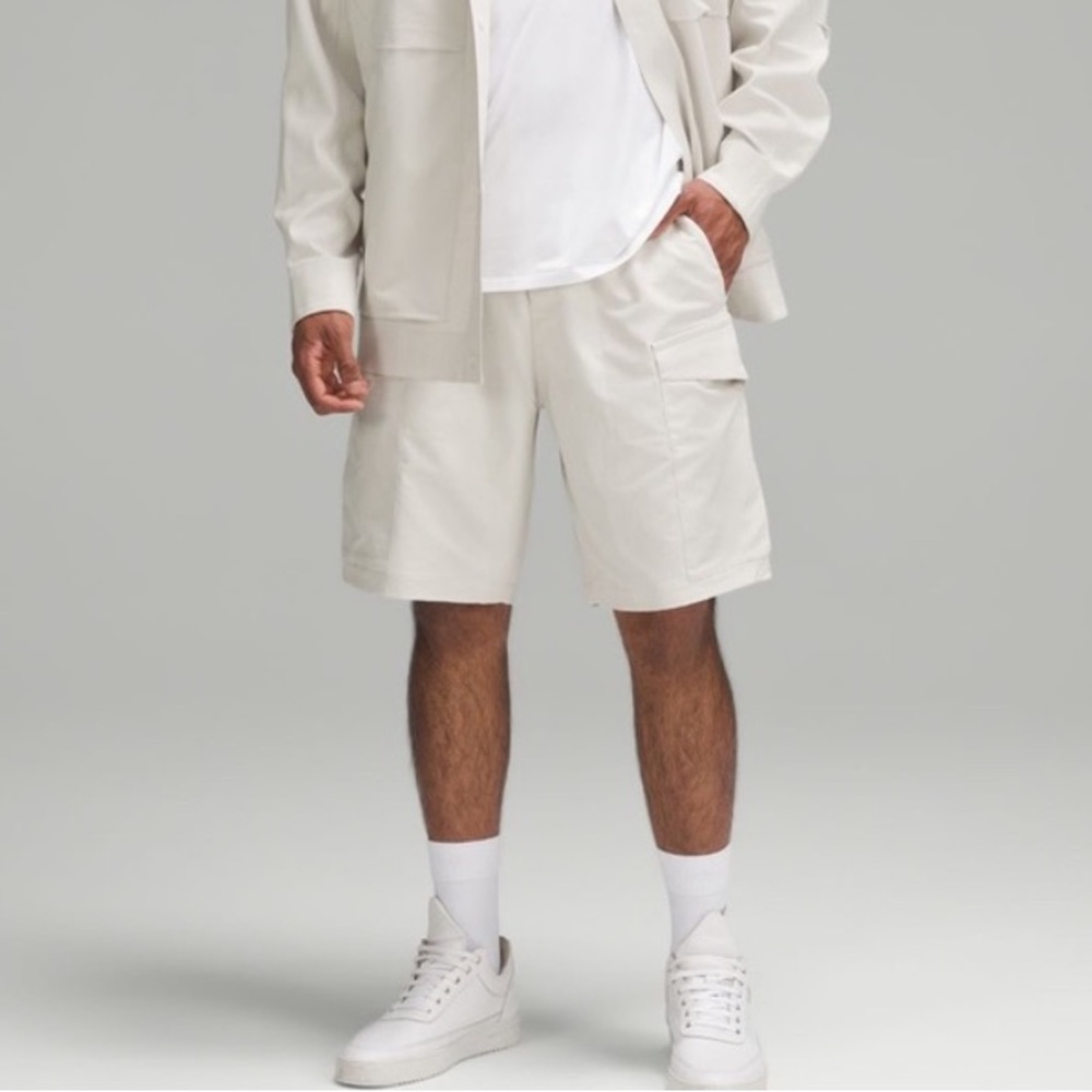 NWT🤍Lululemon Stretch Cotton VersaTwill Cargo Pocket Short 10" Small Bone